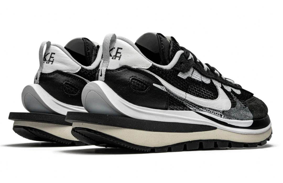 Nike Vaporwaffle Sacai "Black White"